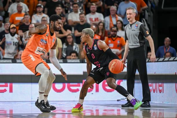 不仅和他在 不仅和他在